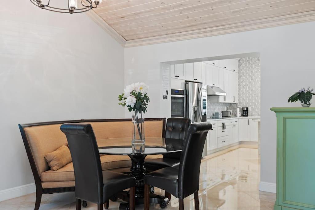 Las Olas Villa With Heated Salt Water Pool フォート・ローダーデール エクステリア 写真
